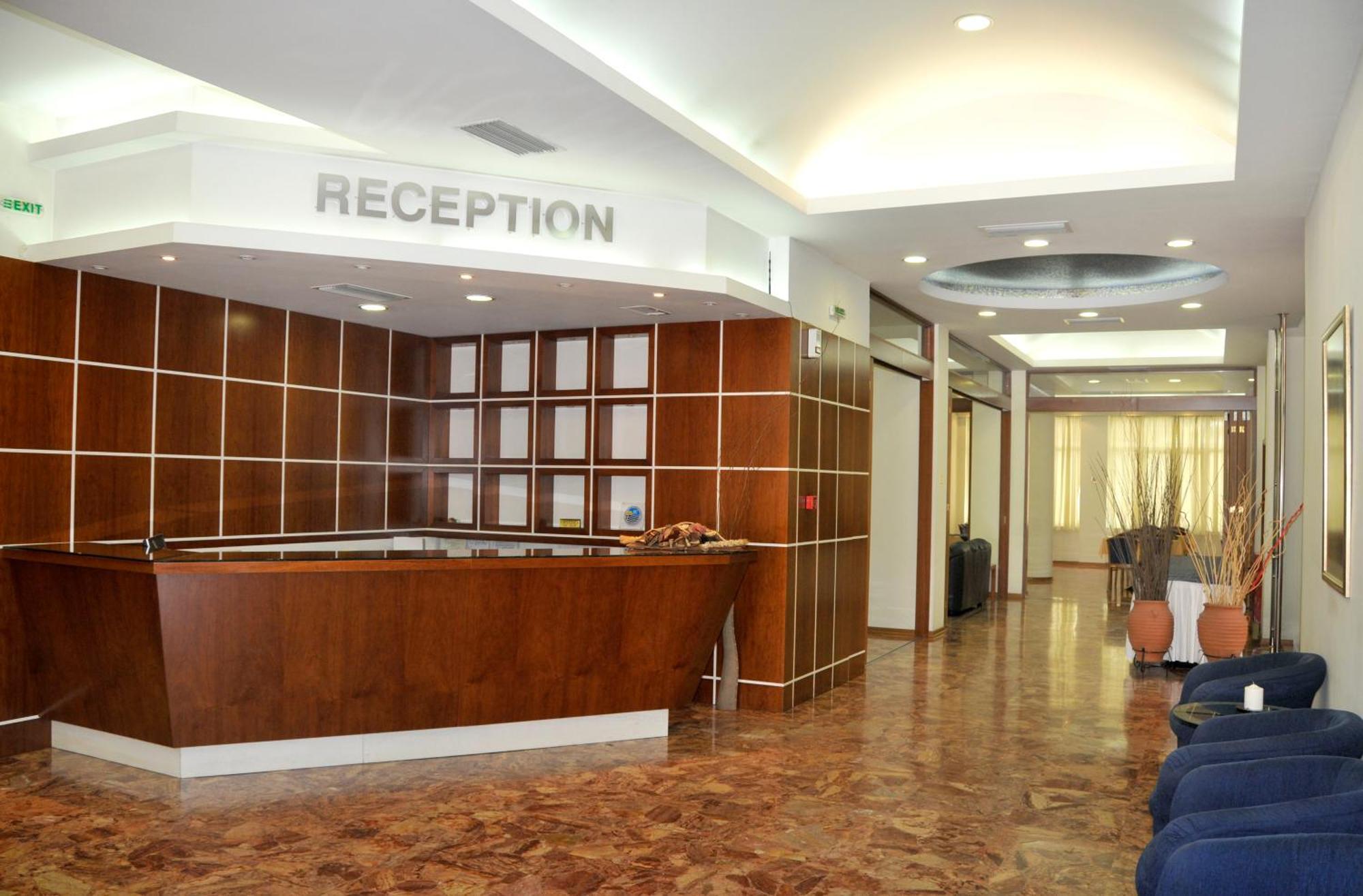 Hotel Elena Lamía Екстериор снимка