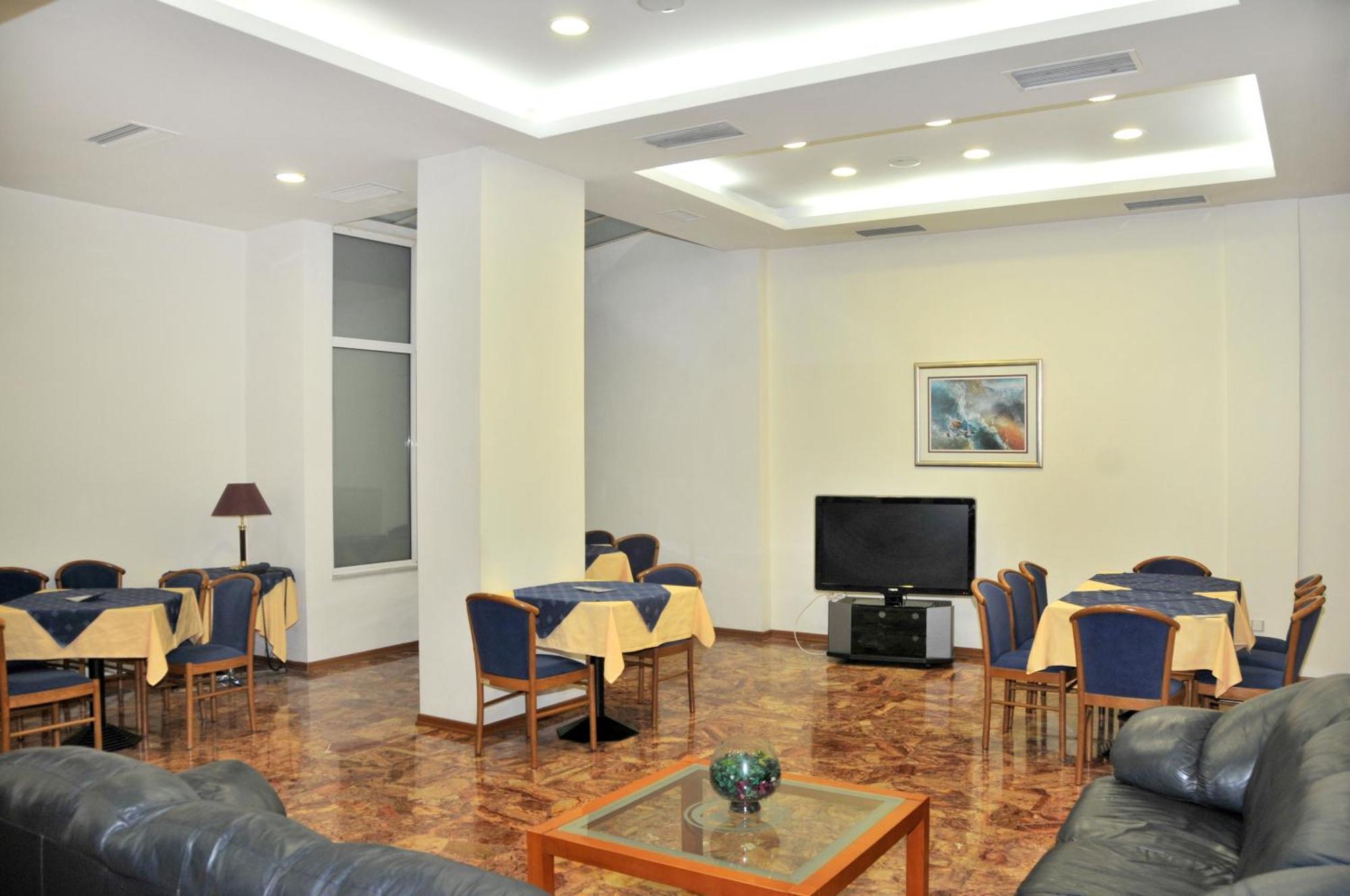 Hotel Elena Lamía Екстериор снимка