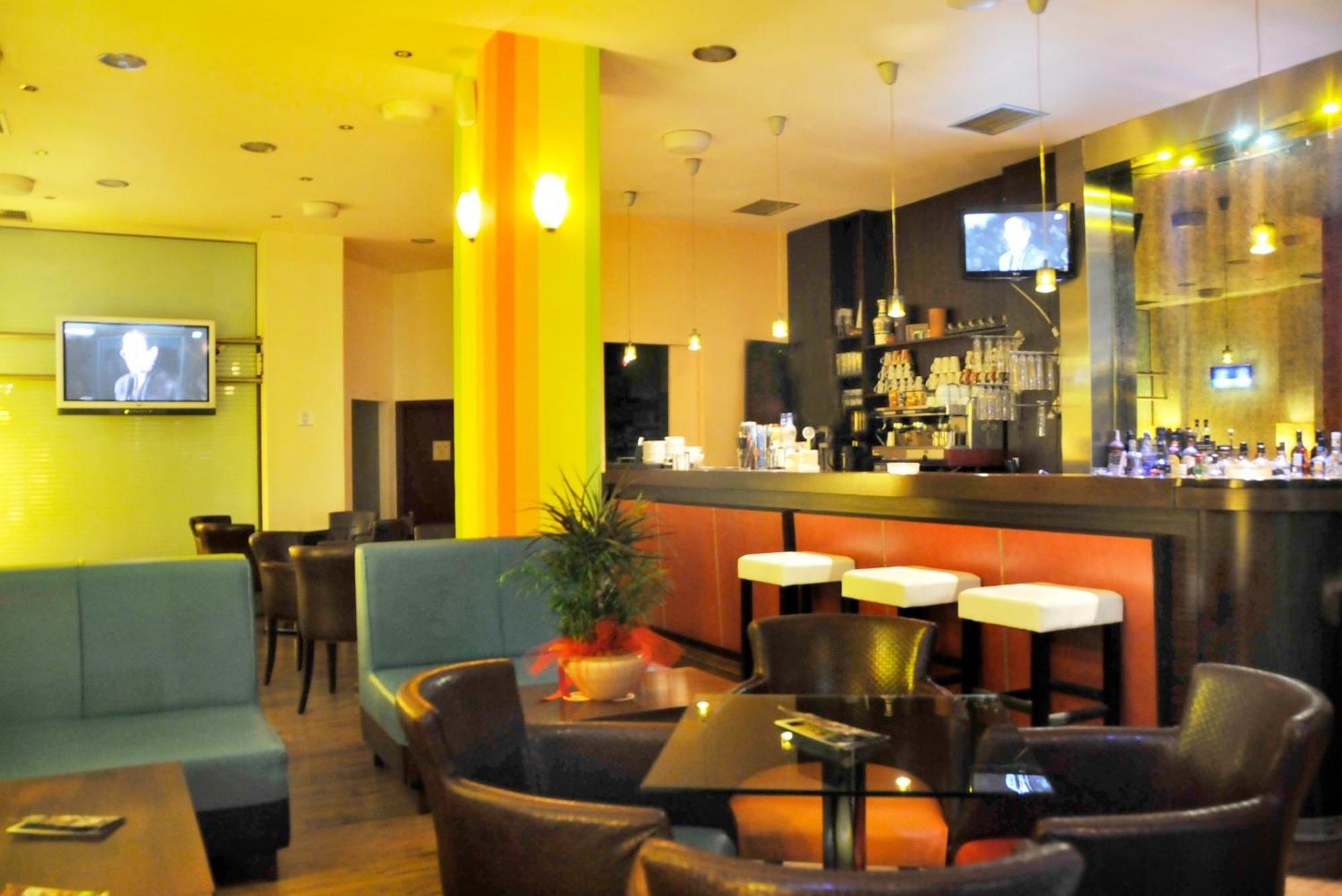 Hotel Elena Lamía Екстериор снимка