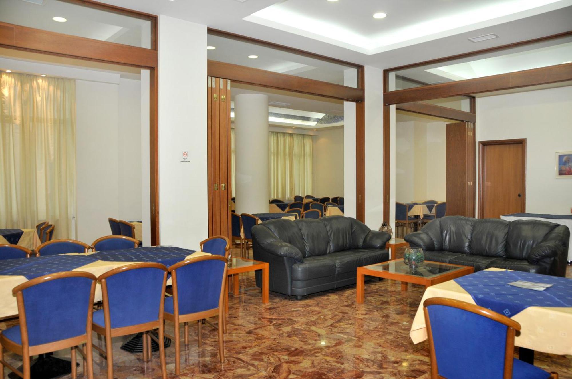 Hotel Elena Lamía Екстериор снимка